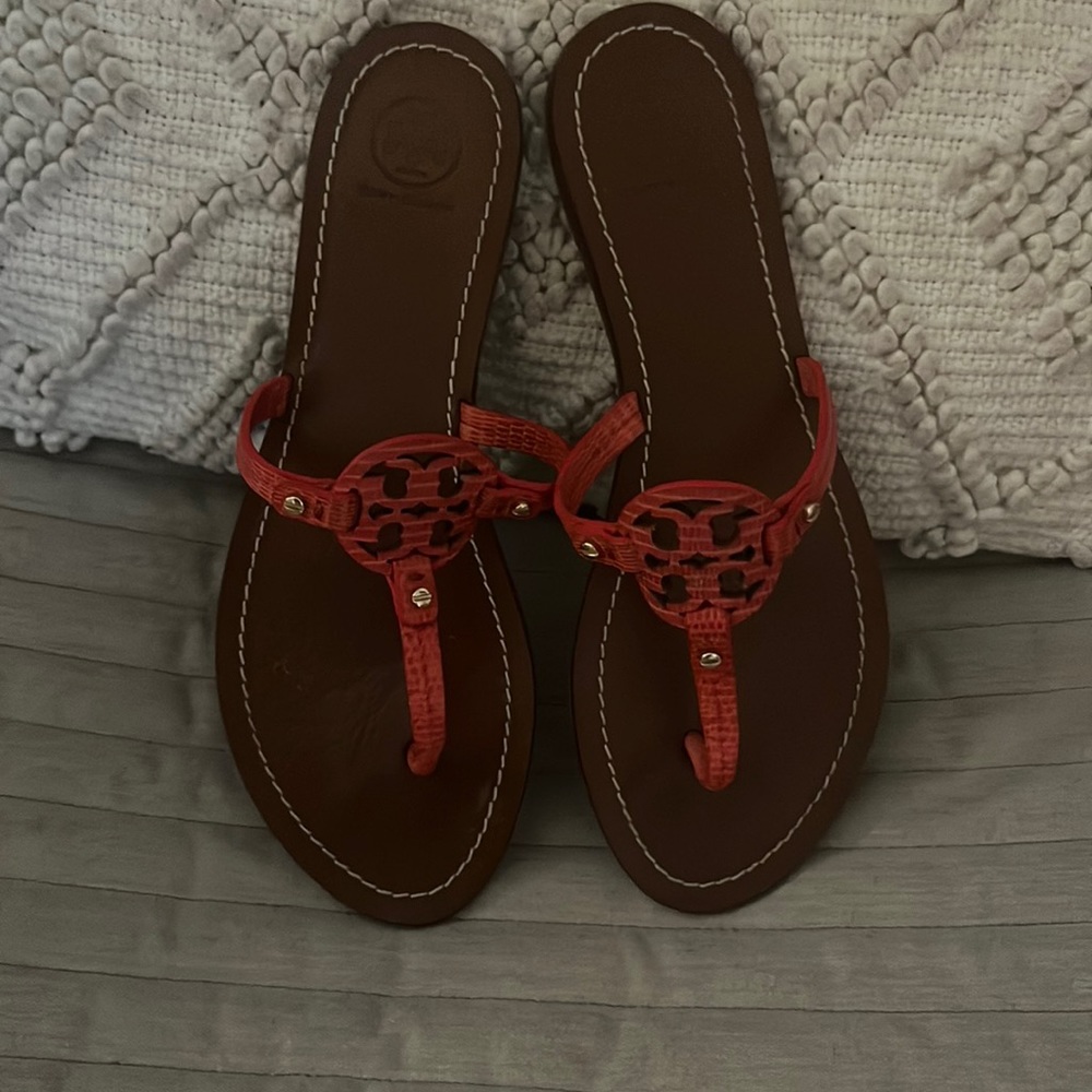 Dark orange Tory sandal.